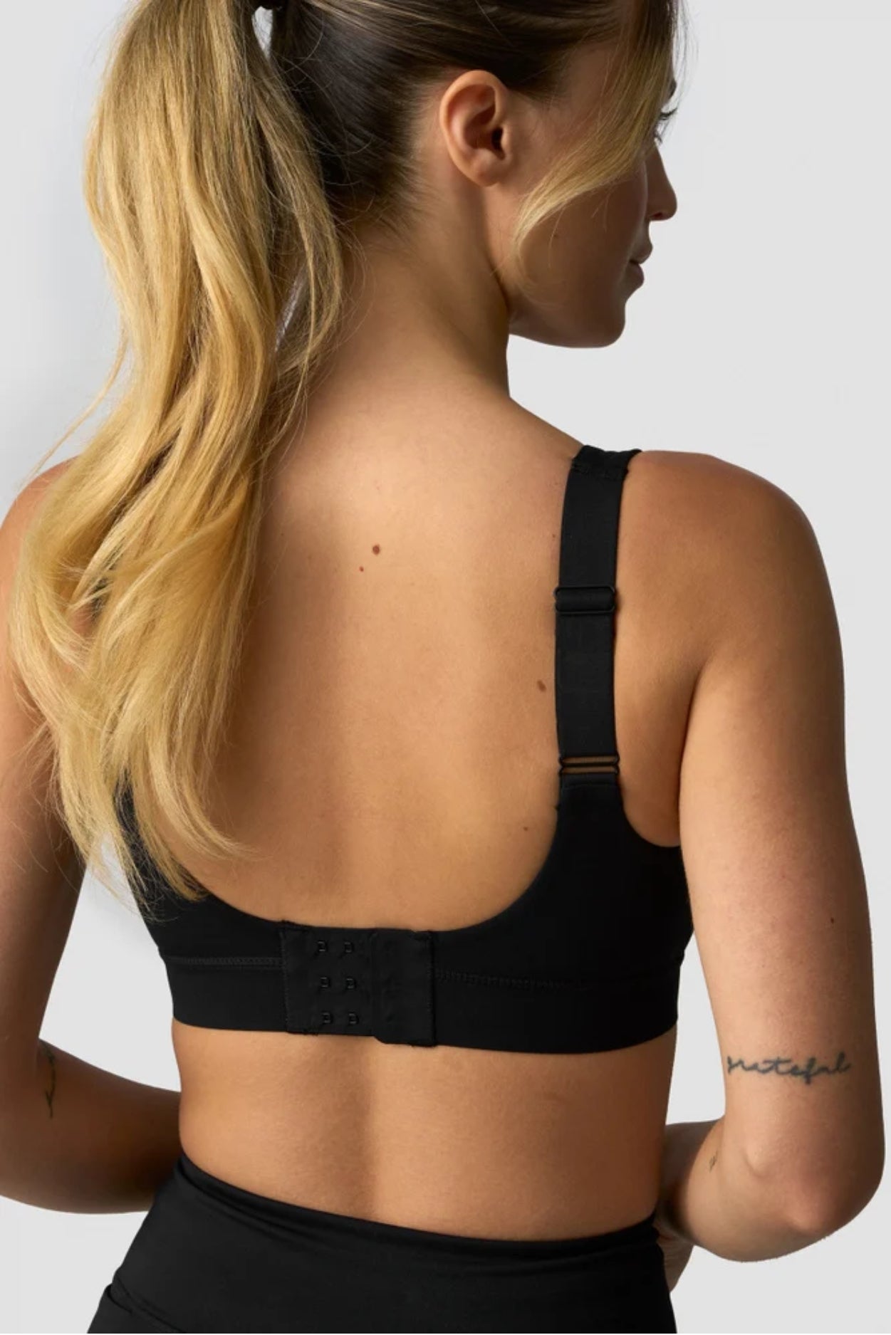 ICIW Essential Mid Support Sports Bra